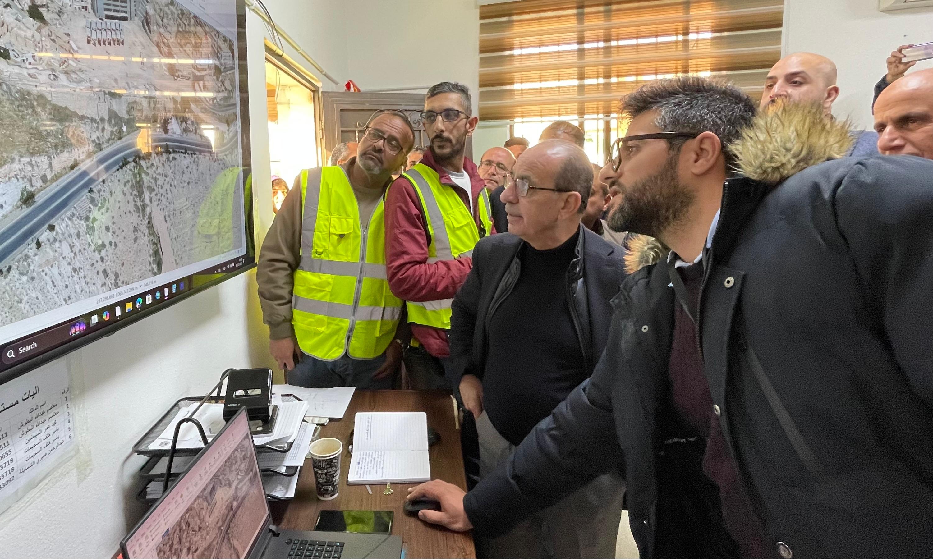  وزير الإدارة المحلية يوجّه برفع الجاهزية تحسبا لأمطار غزيرة ومنقولة بالأغوار الجنوبية والكرك