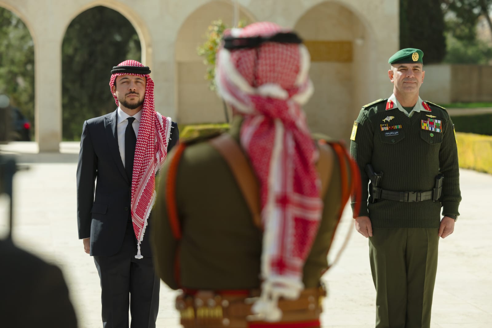  نائب الملك يزور ضريح المغفور له الملك الحسين