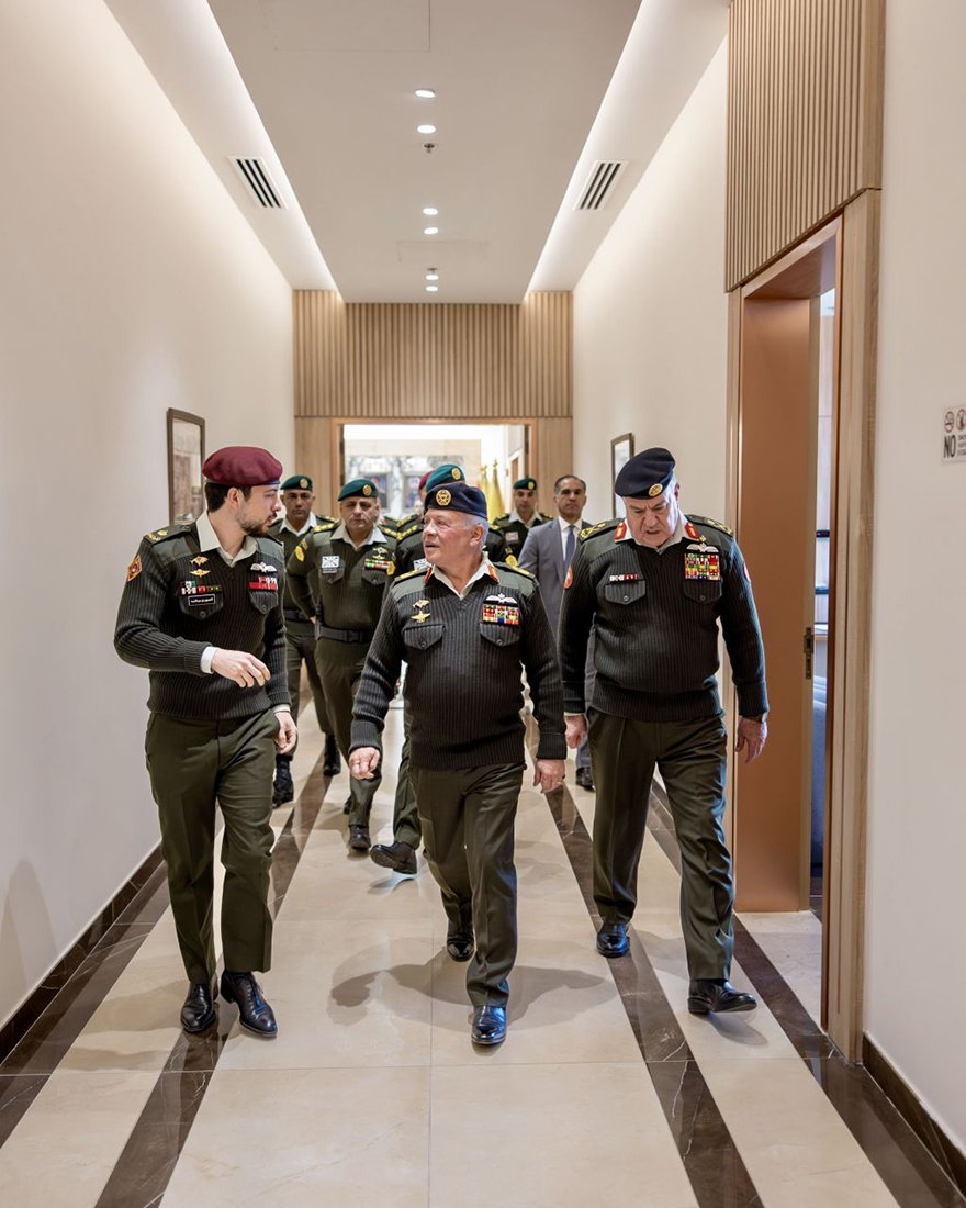  الملك يرافقه ولي العهد يزور القيادة العامة للقوات المسلحة