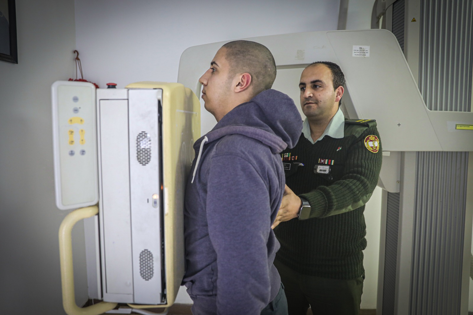 القوات المسلحة تبدأ بإجراء الفحوصات الطبية للمكلفين بخدمة العلم