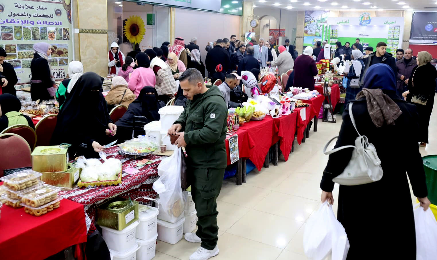  إنطلاق بازار الزرقاء الشامل للزيتون والمنتجات الريفية