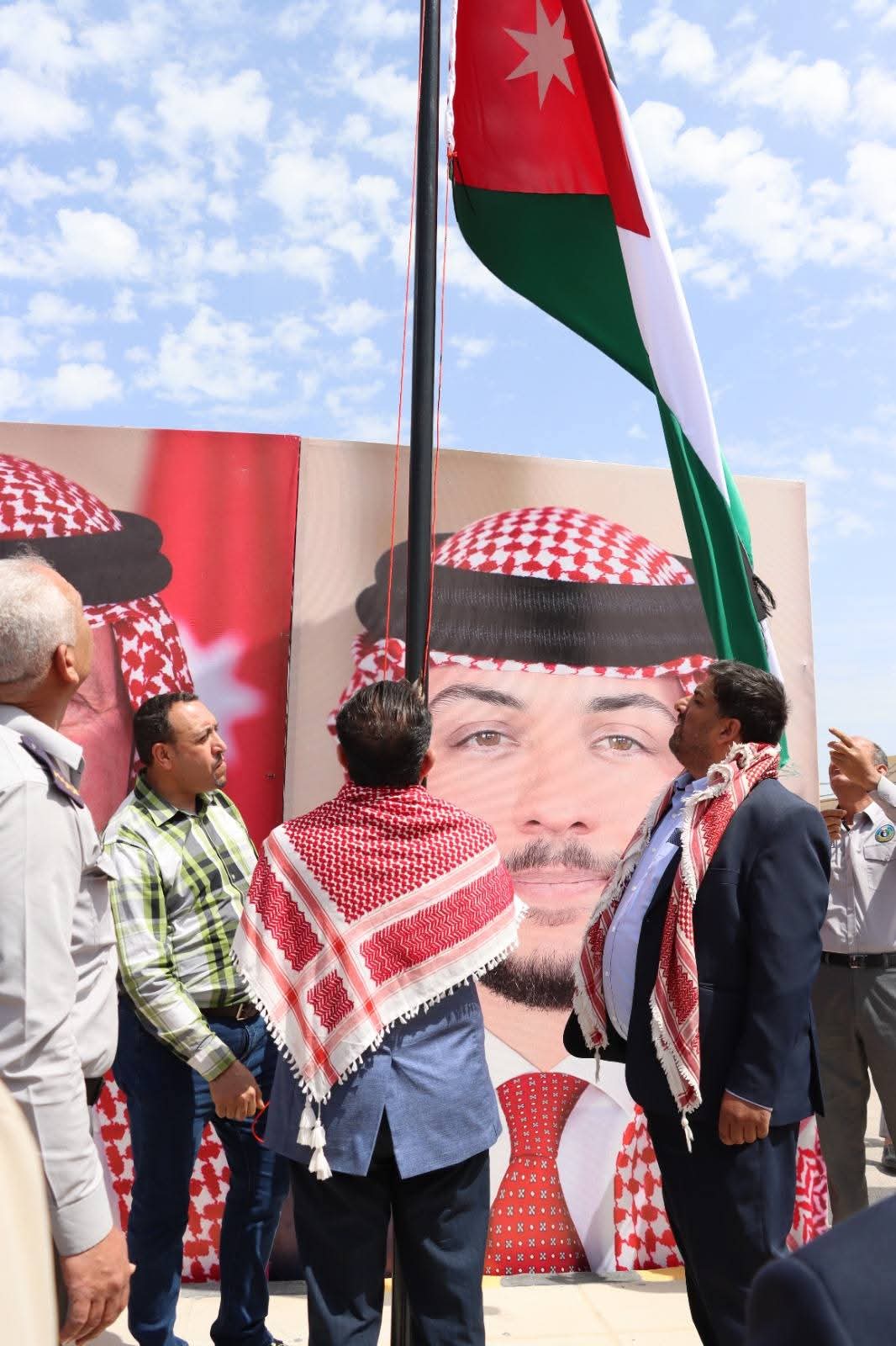 احتفالات وطنية واسعة بيوم العلم الأردني في مختلف المحافظات