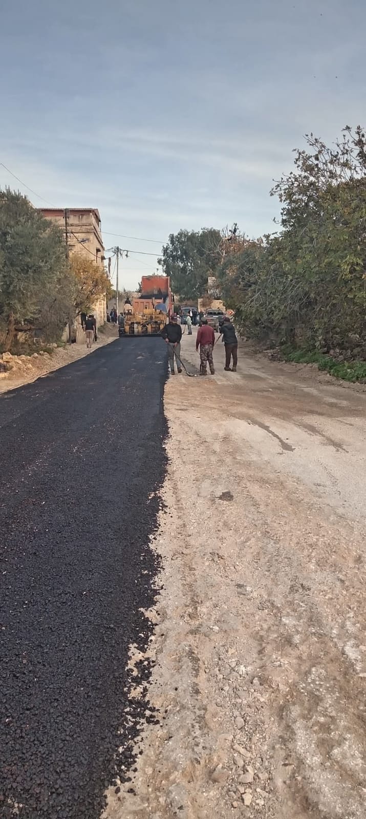  بلدية رابية الكورة تنفذ أعمال إعادة تعبيد شاملة لشارع رئيسي في منطقة زمال