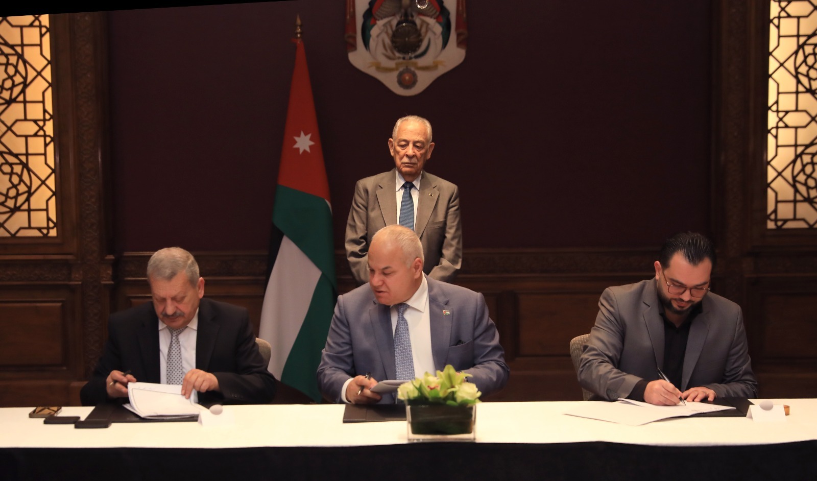  متابعة لزيارة الملك إلى إربد...توقيع اتفاقية إنشاء مصنع لشركة "مدينة إيزو التعليمية والتقنية" بلواء بني كنانة ضمن المبادرة الملكية للفروع الإنتاجية يوفر 250 فرصة عمل