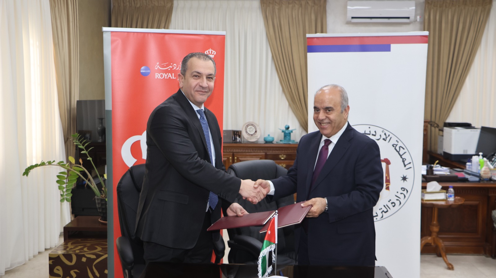  اتفاقية لتقديم خصومات لموظفي وزارة التربية على رحلات الملكية الأردنية