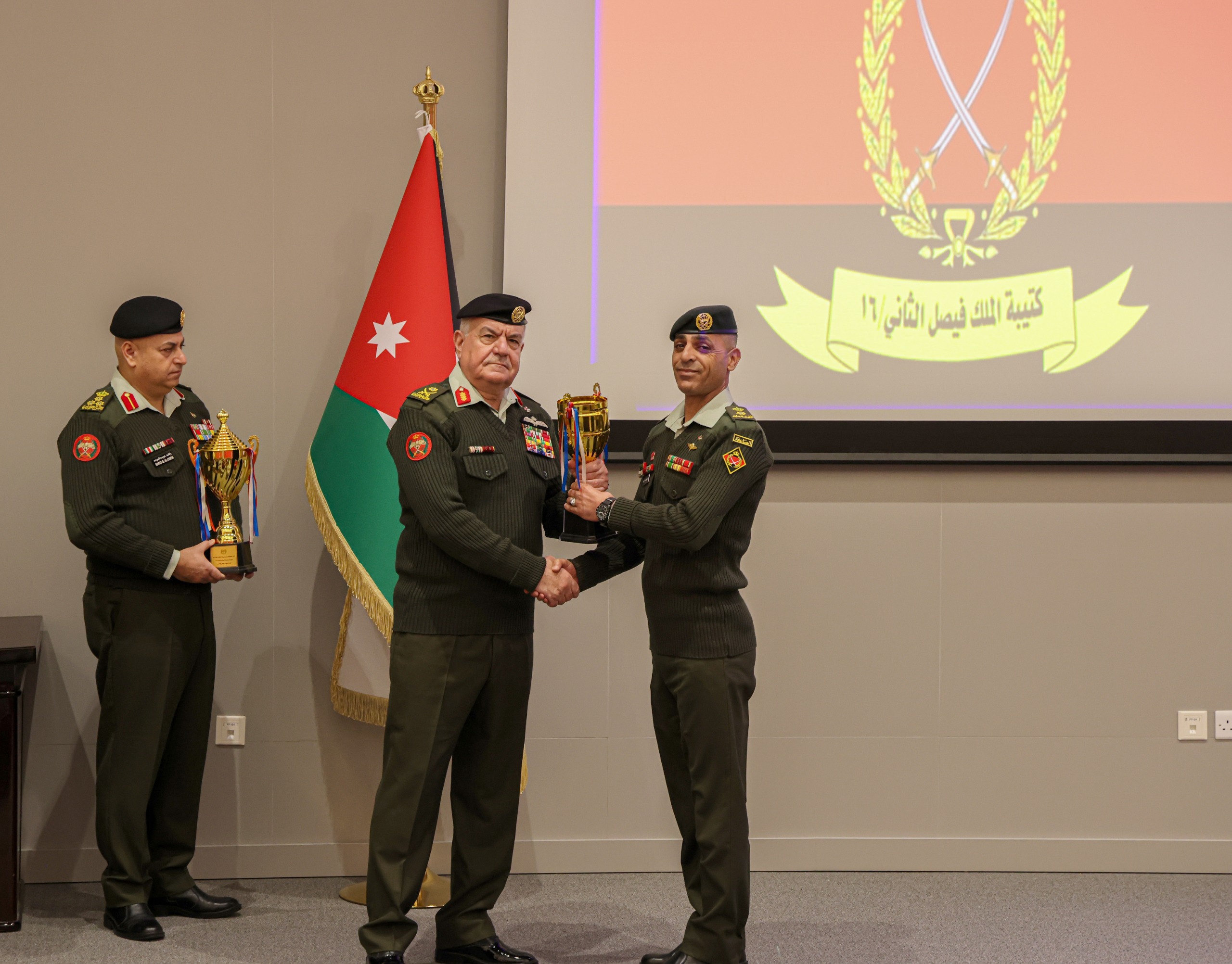  رئيس هيئة الأركان يرعى حفل توزيع الكؤوس على الوحدات الفائزة في القوات المسلحة للعام 2025