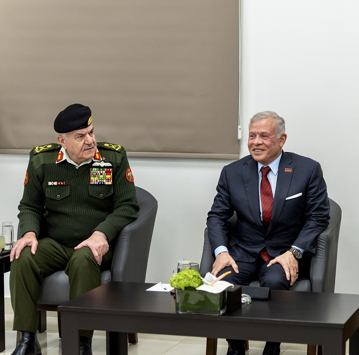 الملك يفتتح مجمع طب وجراحة الفم والأسنان العسكري في عمان