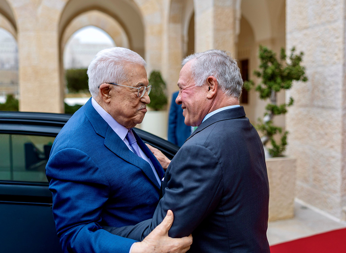  الملك يستقبل الرئيس الفلسطيني