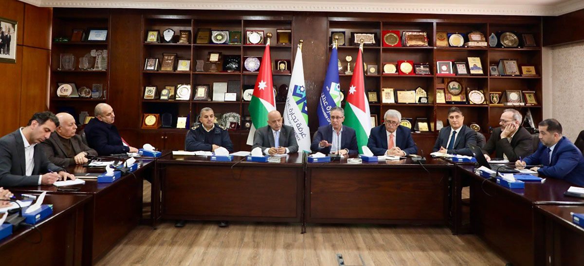  تنسيق حكومي مع قطاعات التجارة والخدمات لضمان انسياب حركة البضائع 