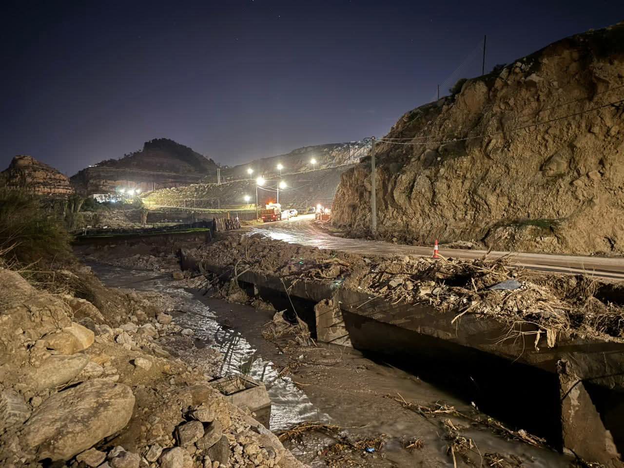  بلدية الكرك الكبرى تنجز فتح الطريق الرابط بين سيل الكرك وبذان