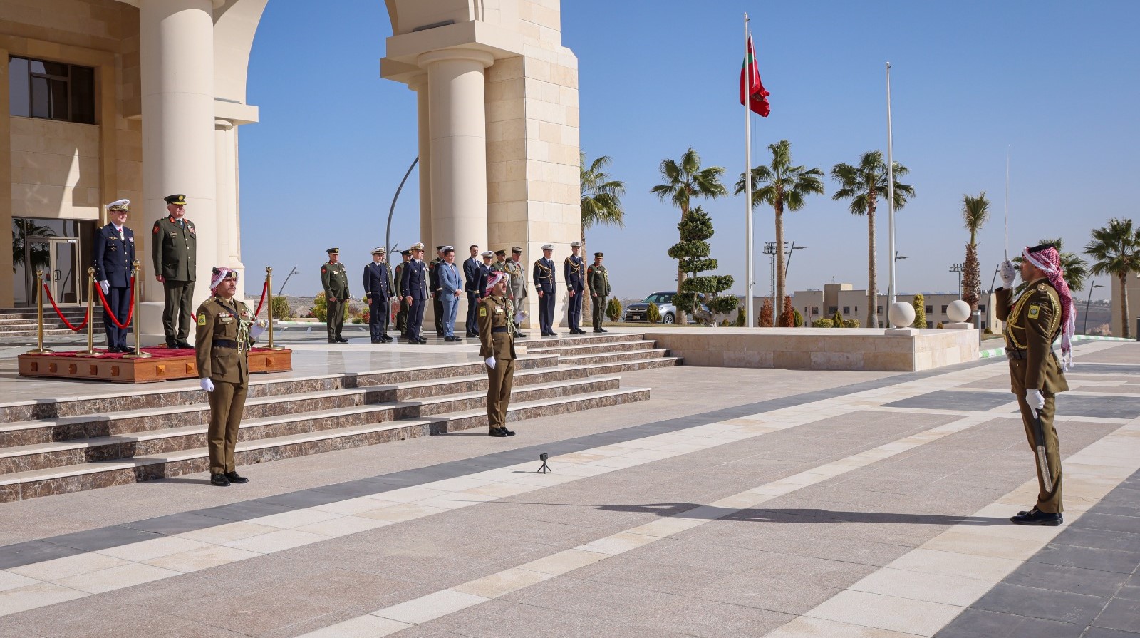  رئيس هيئة الأركان يستقبل رئيس أركان الجيوش الفرنسية