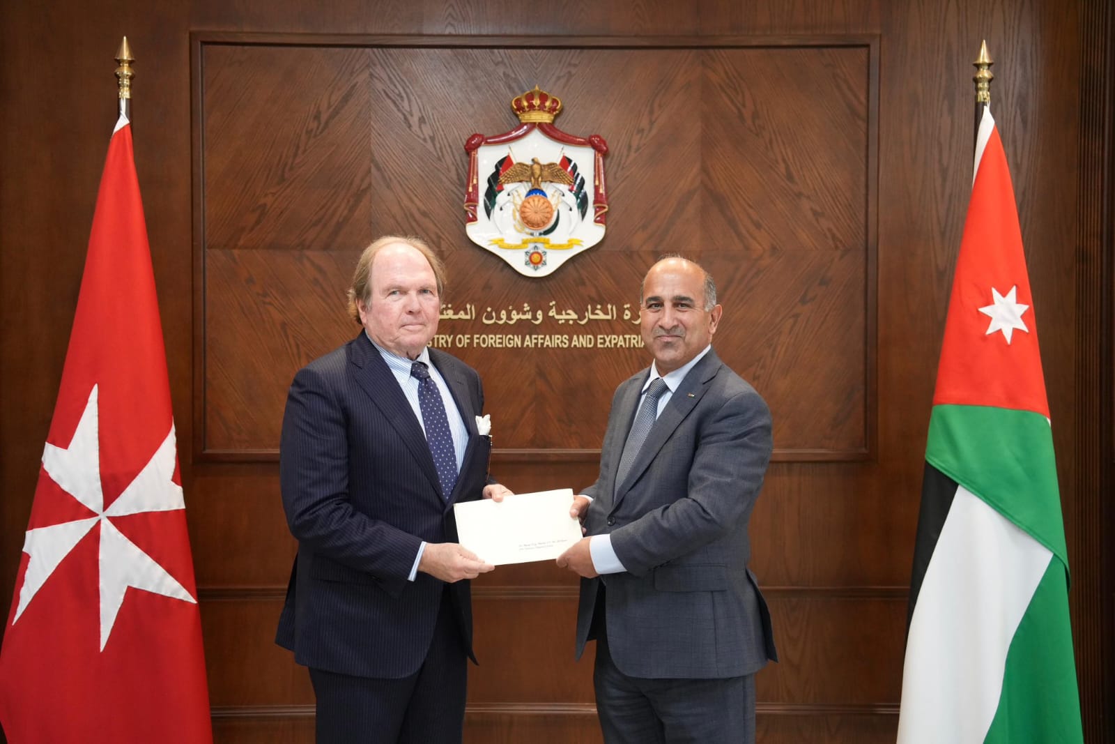 "الخارجية" تتسلم أوراق اعتماد سفير المستشارية العسكرية لفرسان مالطا