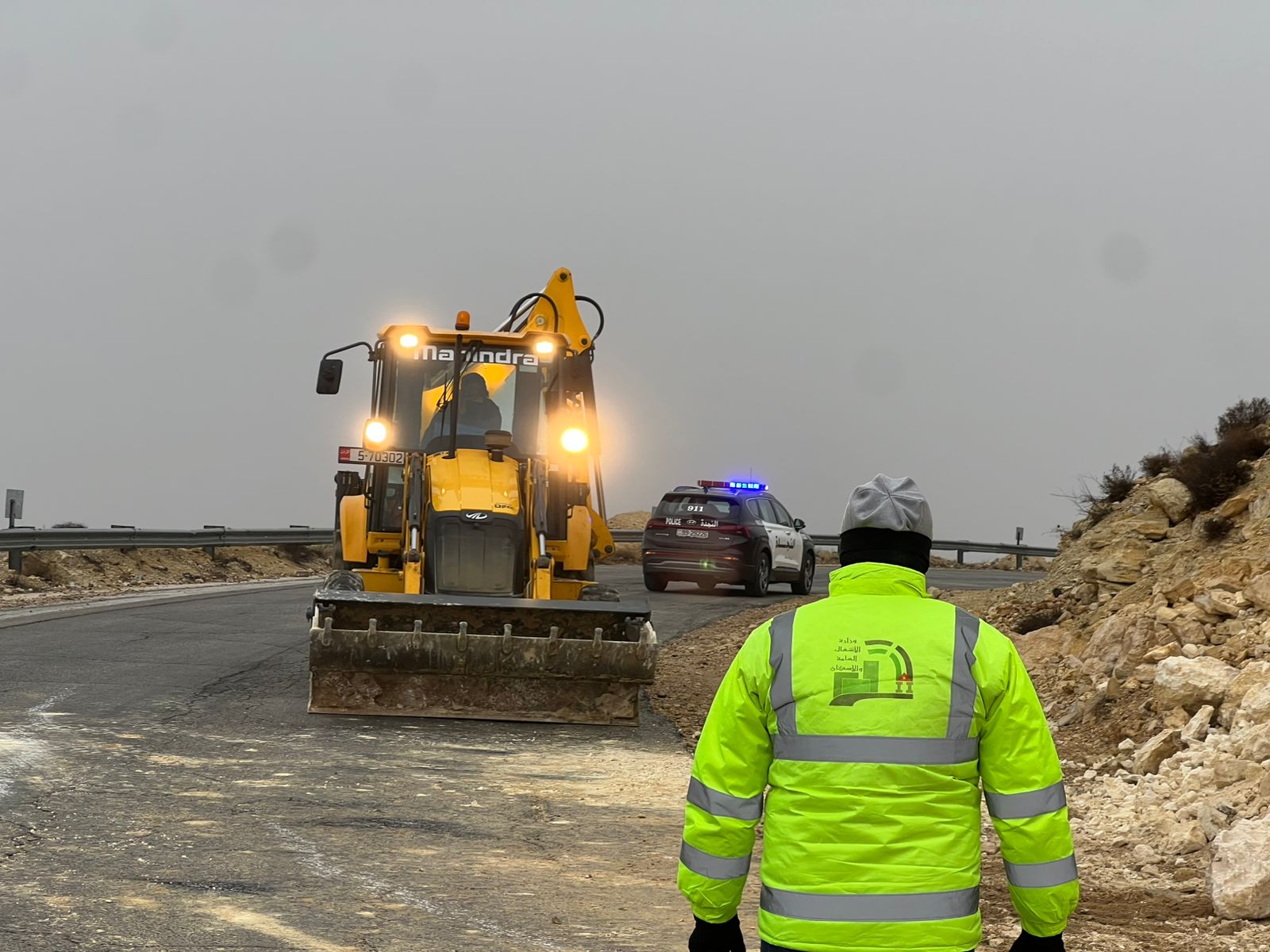 "الأشغال": الفرق الميدانية تتعامل مع الحالة الجوية 