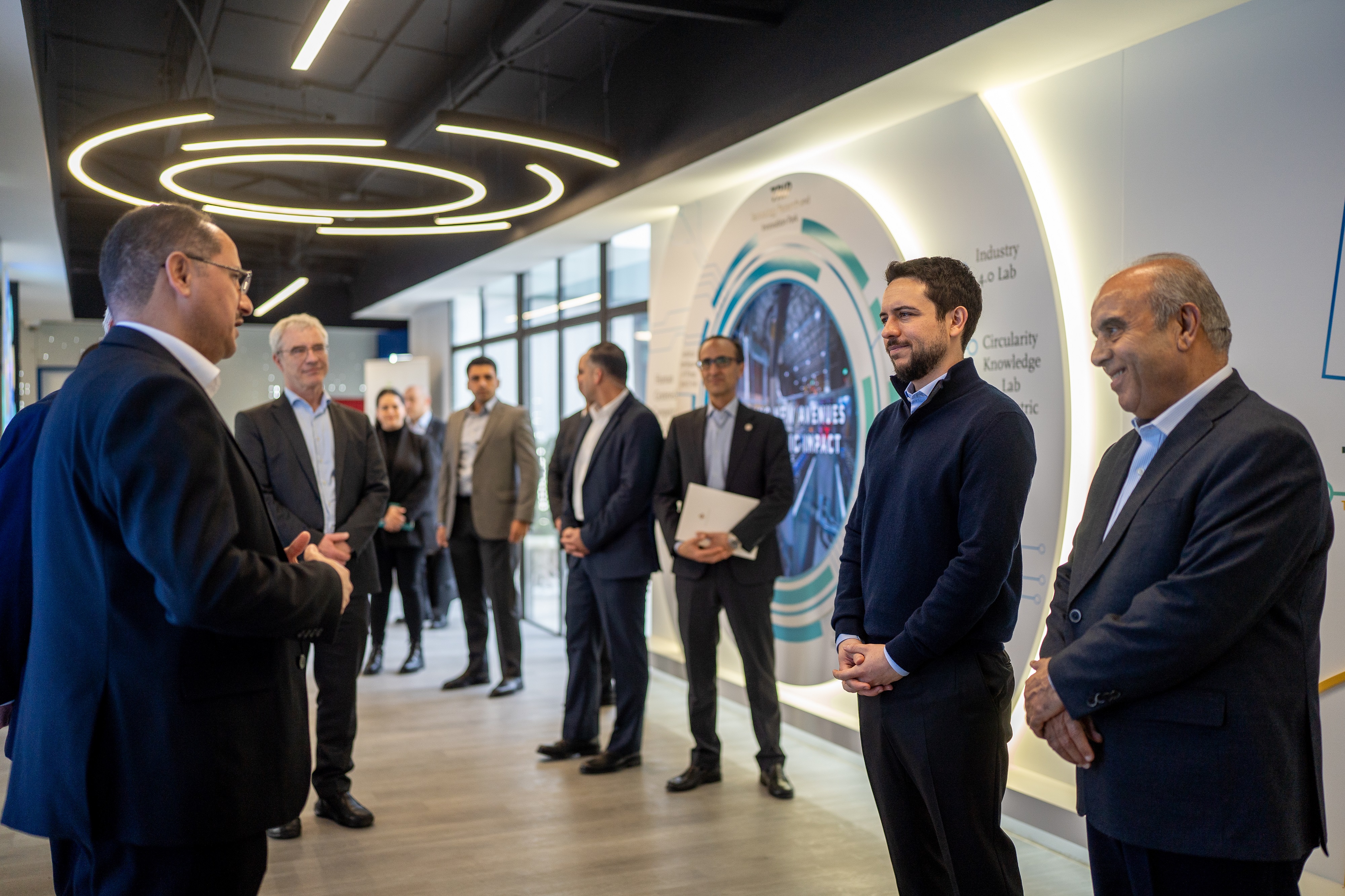  ولي العهد يزور الجامعة الألمانية الأردنية ويلتقي عددا من طلبتها