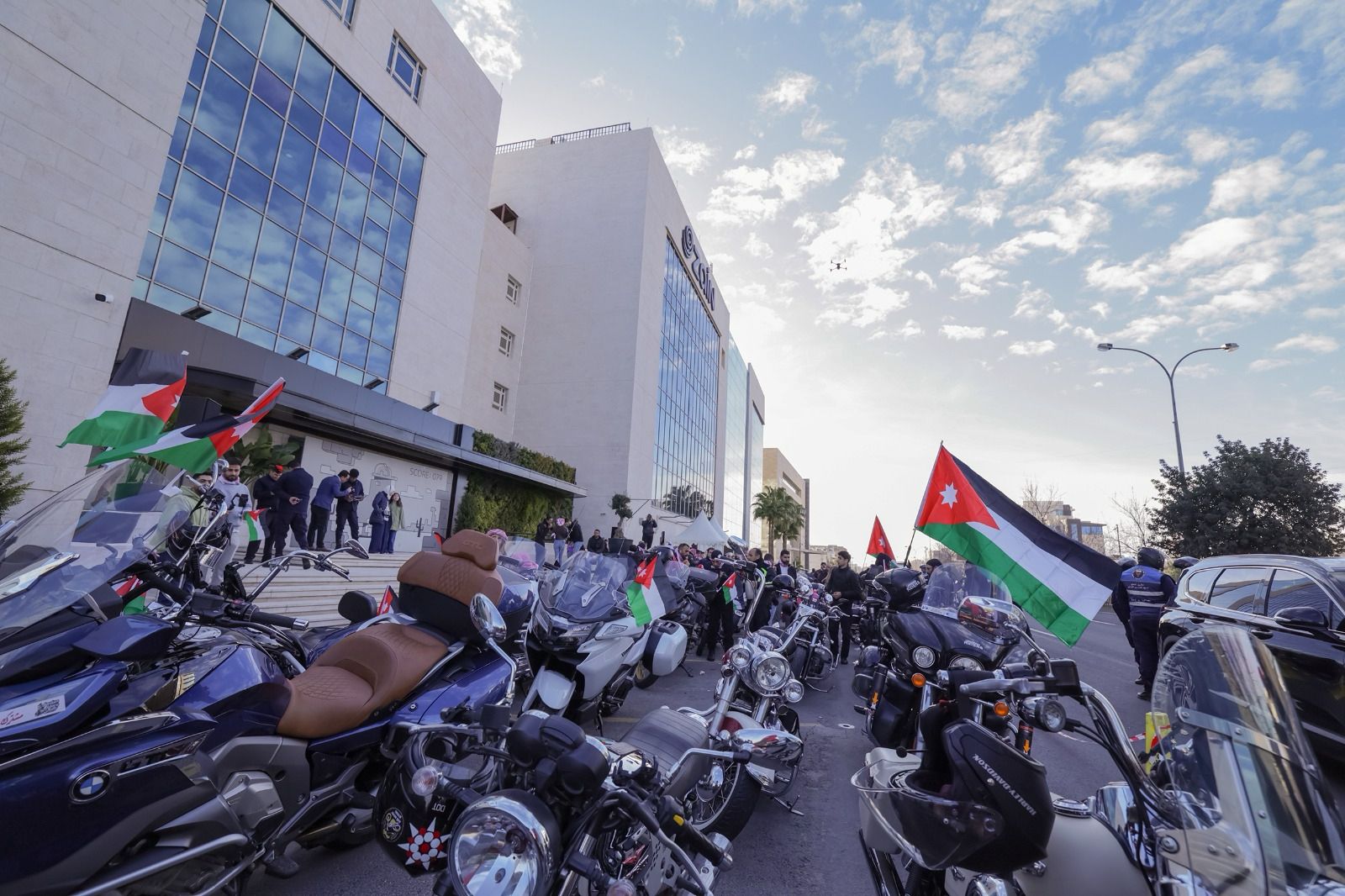  زين تحتفي بالذكرى الرابعة والستين لميلاد جلالة الملك