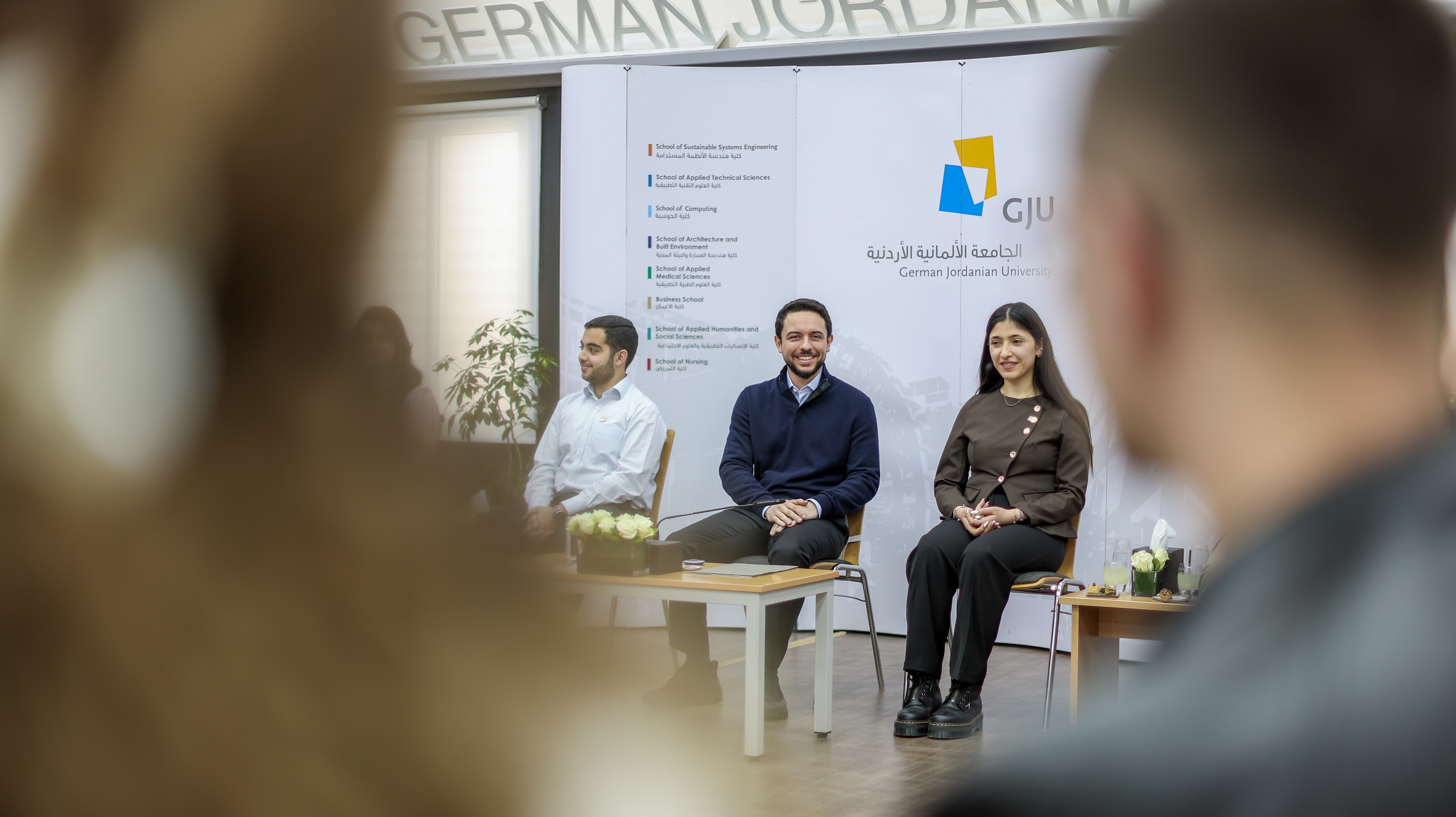  ولي العهد يزور الجامعة الألمانية الأردنية ويلتقي عددا من طلبتها