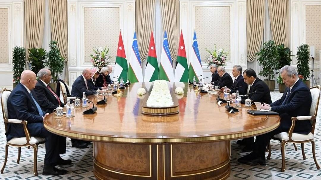  الفايز ينقل رسالة شفوية من الملك إلى رئيس جمهورية اوزبكستان