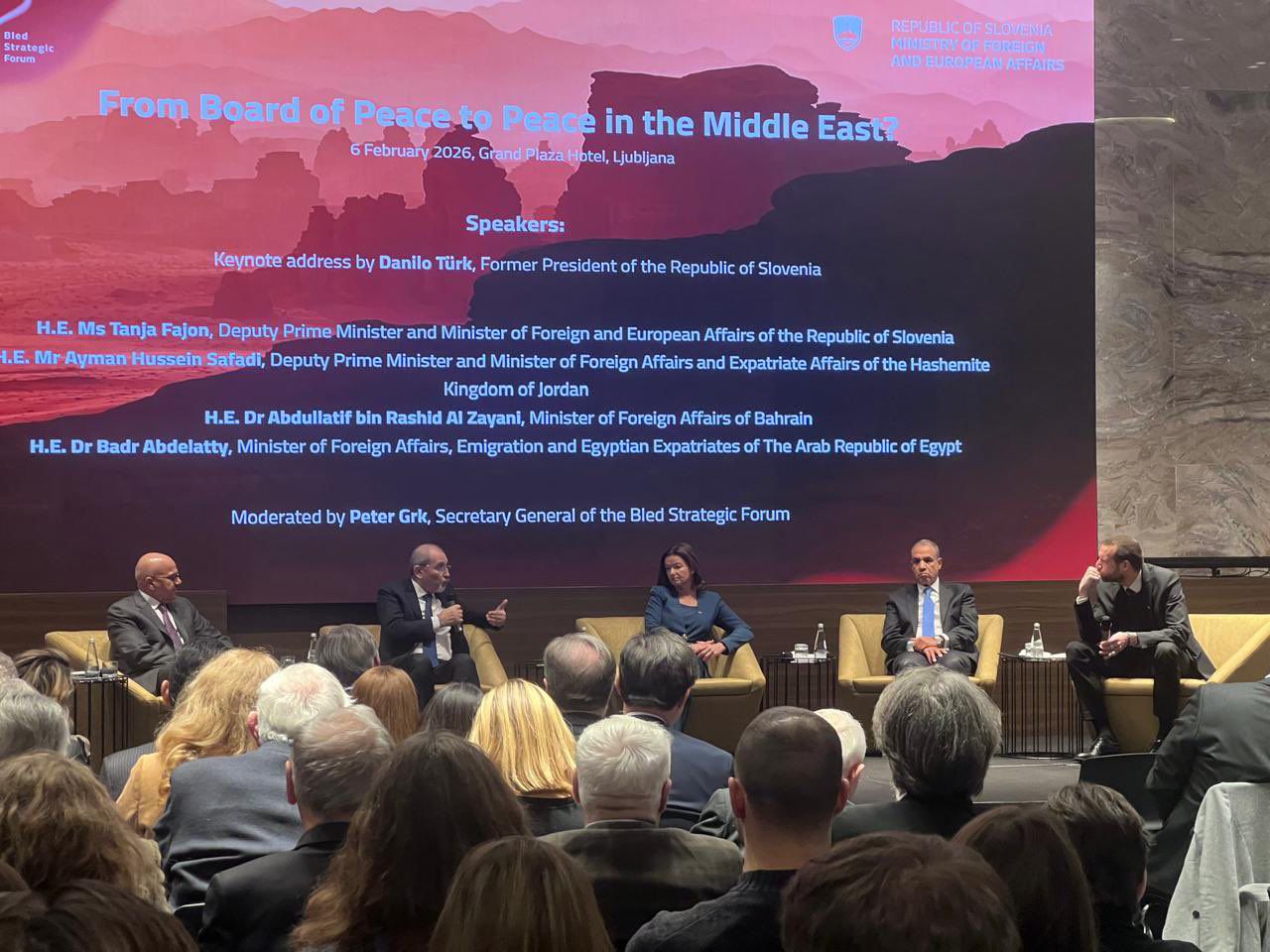  وزير الخارجية يؤكد ضرورة التزام وقف إطلاق  النار في غزة وتنفيذ بنود خطة الرئيس ترمب