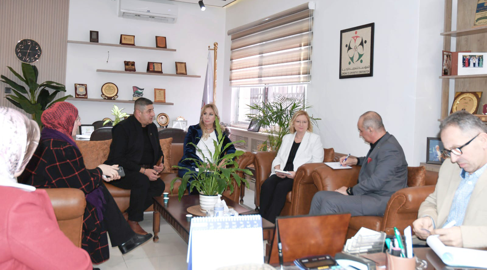 بحث تعزيز التعاون بين "التعاونية الأردنية" وجامعة بلغراد