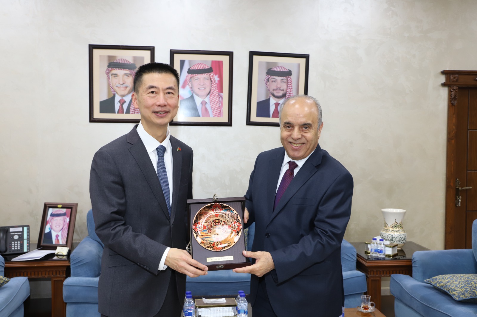 وزير التربية يبحث مع السفير الصيني تعزيز التعاون التعليمي