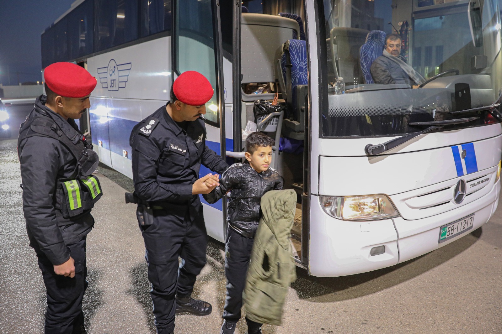  عودة مجموعة من مرضى غزة بعد استكمال علاجهم في المستشفيات الأردنية