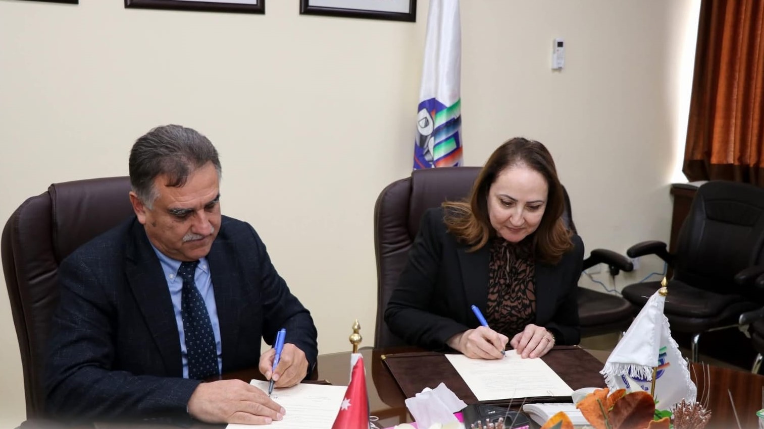  اتفاقية تعاون بين دائرة الإحصاءات ولجنة شؤون المرأة