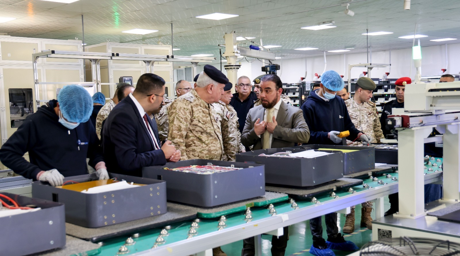  الحنيطي يزور مصنع شركة الخطوط التقنية للألياف الضوئية