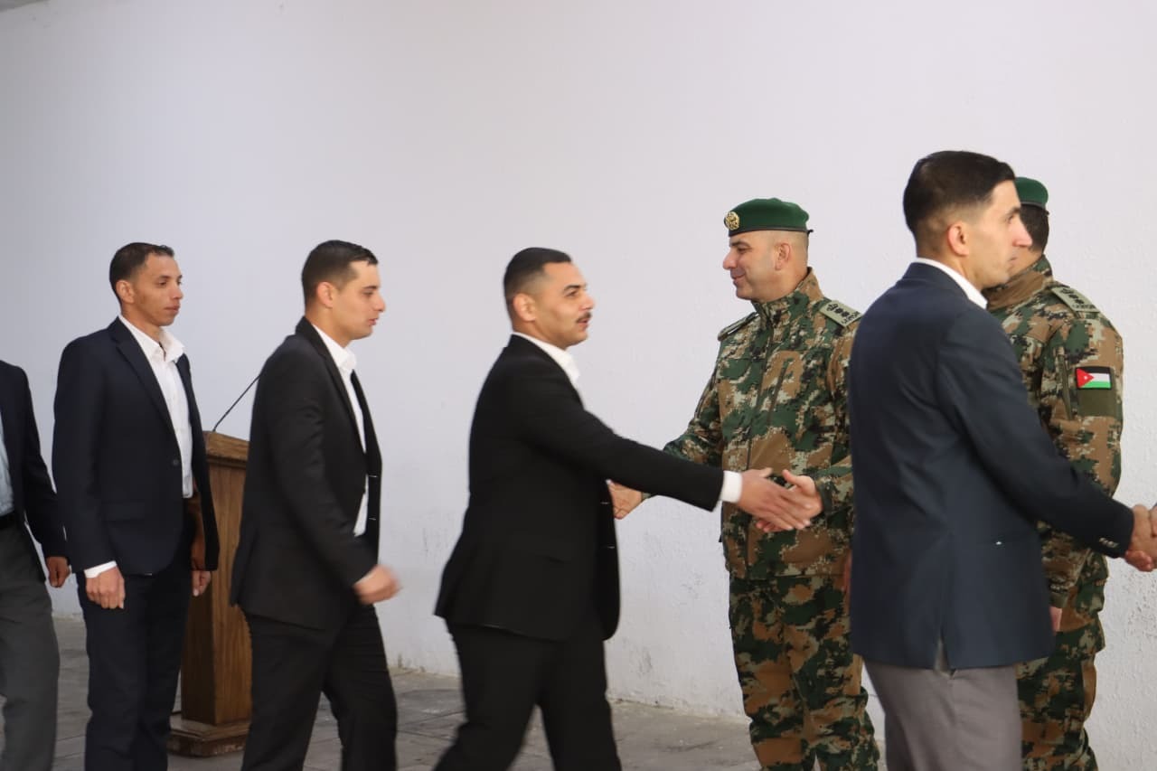  القوات المسلحة تشارك مرتباتها فرحة أول أيام الفطر السعيد وتعود المرضى من المتقاعدين والعاملين