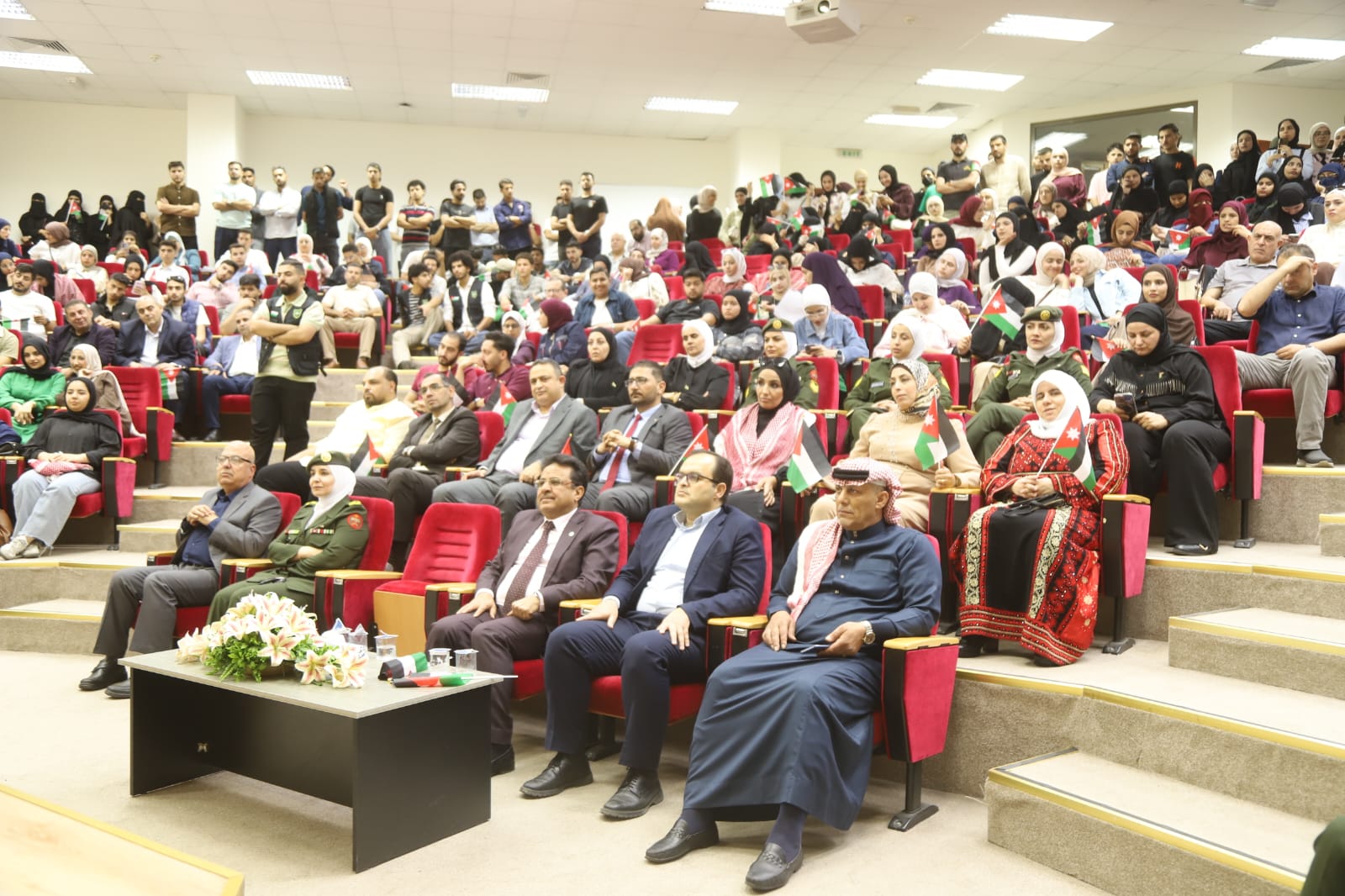 احتفالات وطنية واسعة بيوم العلم الأردني في مختلف المحافظات