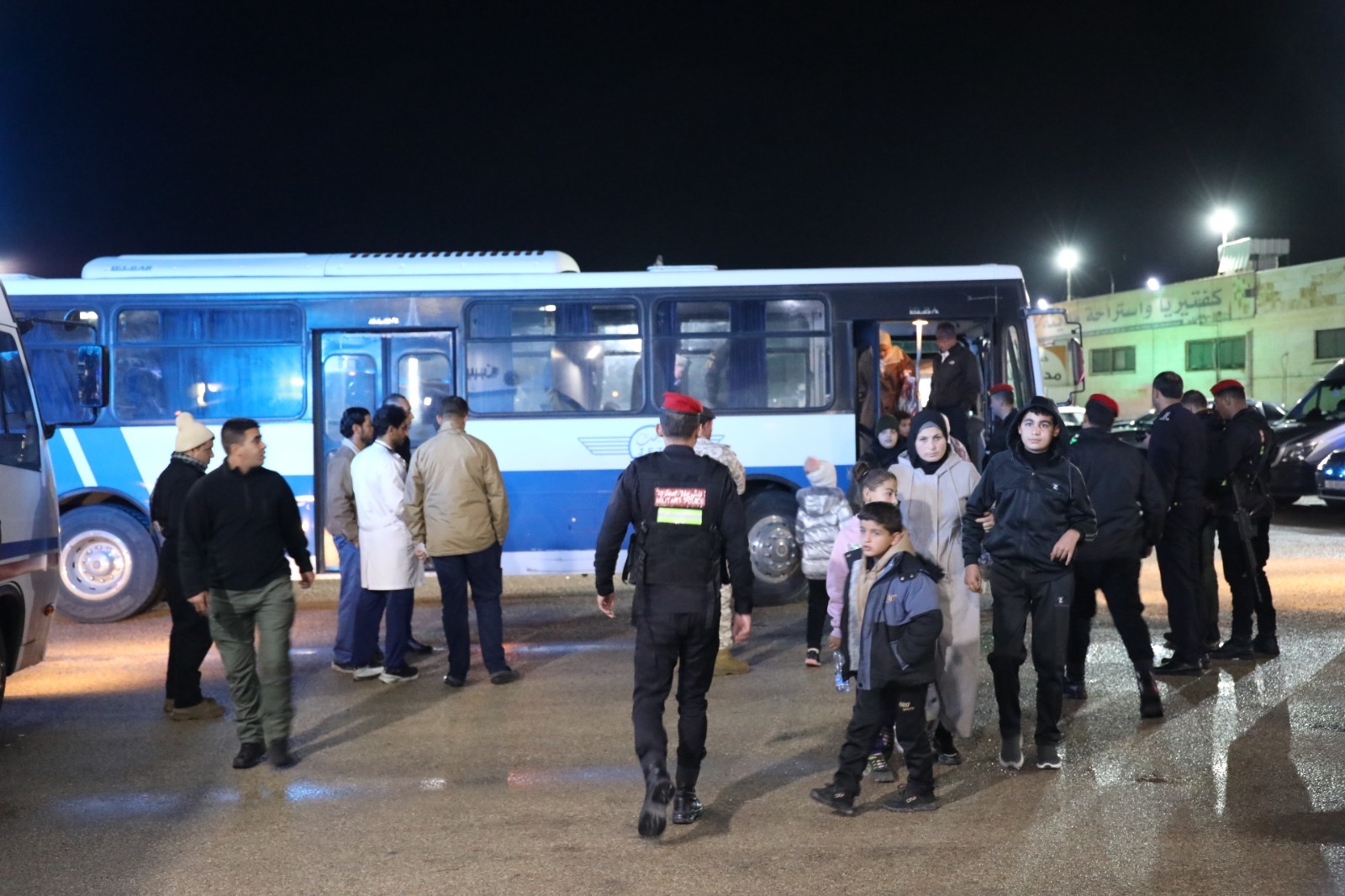  القوات المسلحة تُجلي دفعة جديدة من أطفال غزة المرضى لتلقي العلاج بالمملكة