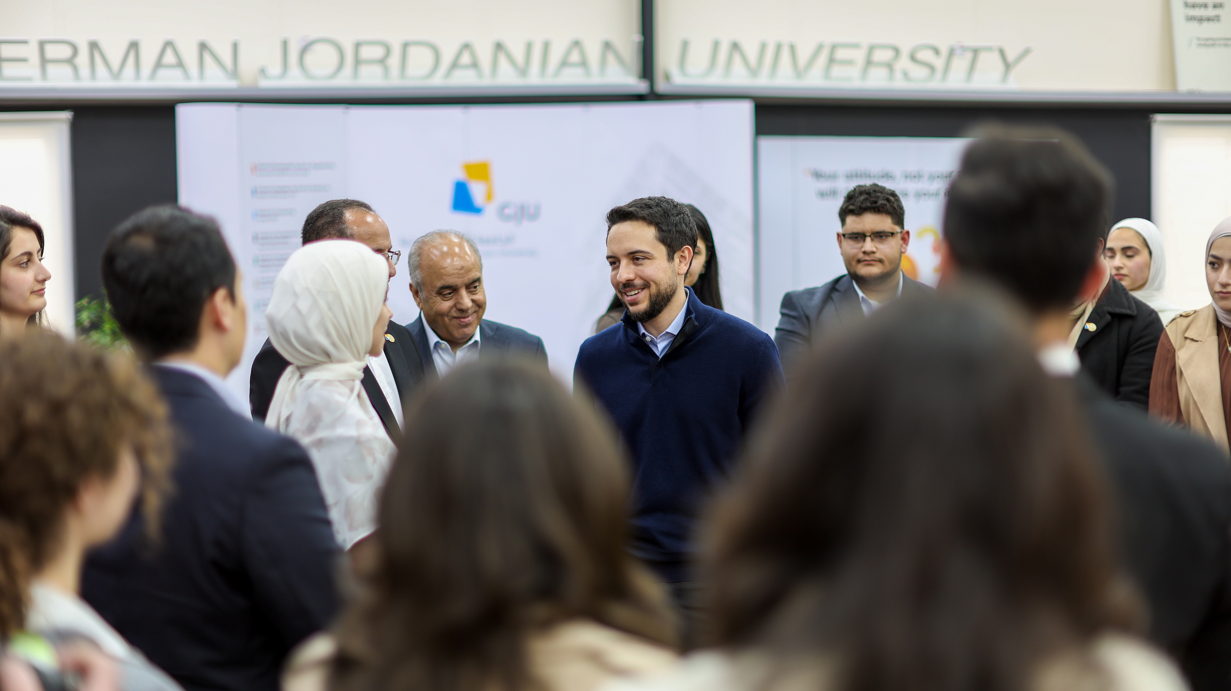  ولي العهد يزور الجامعة الألمانية الأردنية ويلتقي عددا من طلبتها