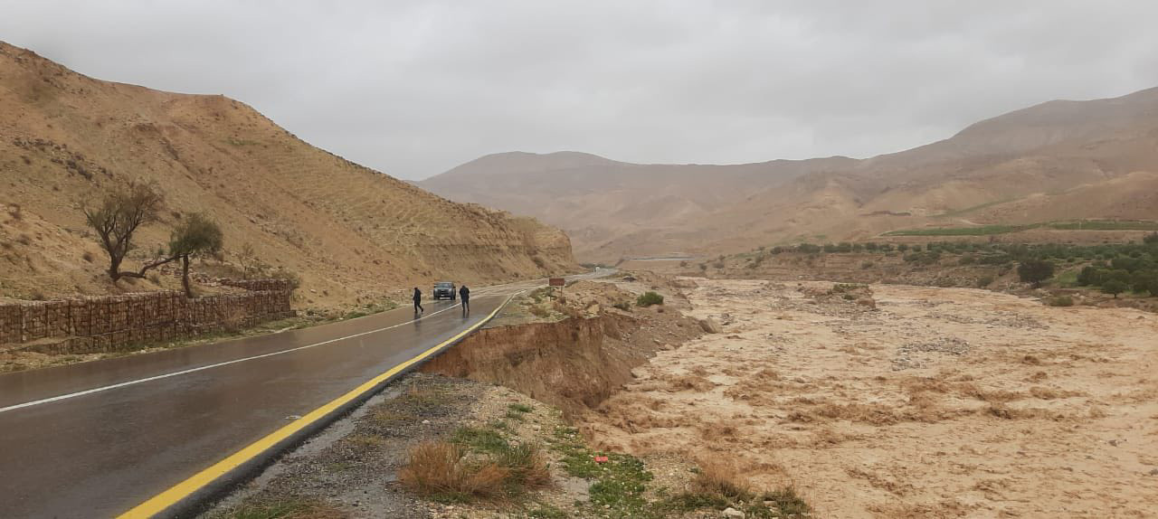 فيضان سد شيظم في الطفيلة يتسبب بإغلاق الطريق الملوكي 