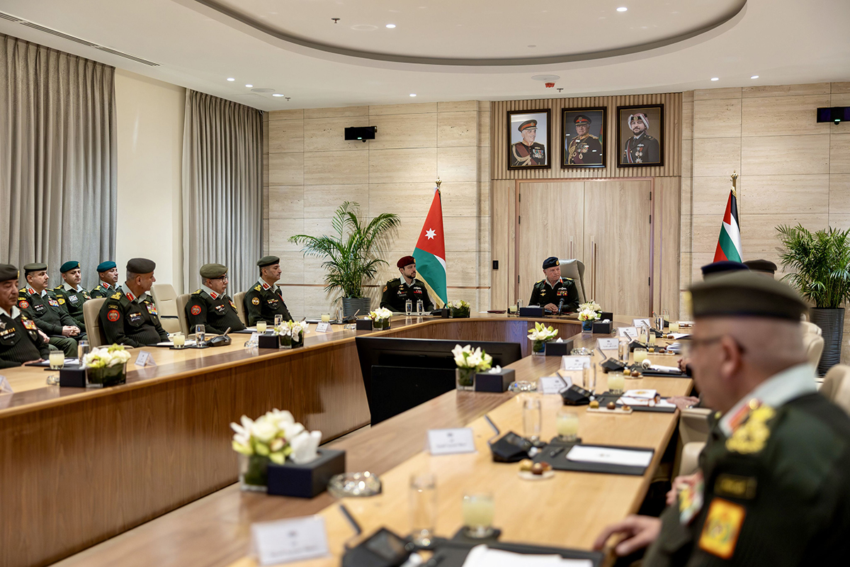  الملك يرافقه ولي العهد يزور القيادة العامة للقوات المسلحة
