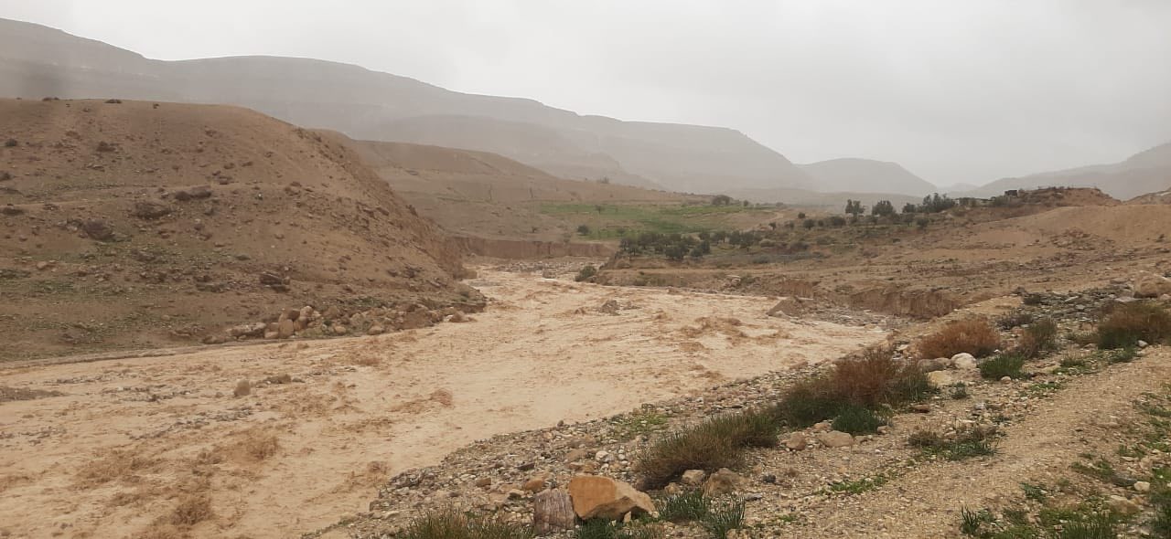 فيضان سد شيظم في الطفيلة يتسبب بإغلاق الطريق الملوكي 