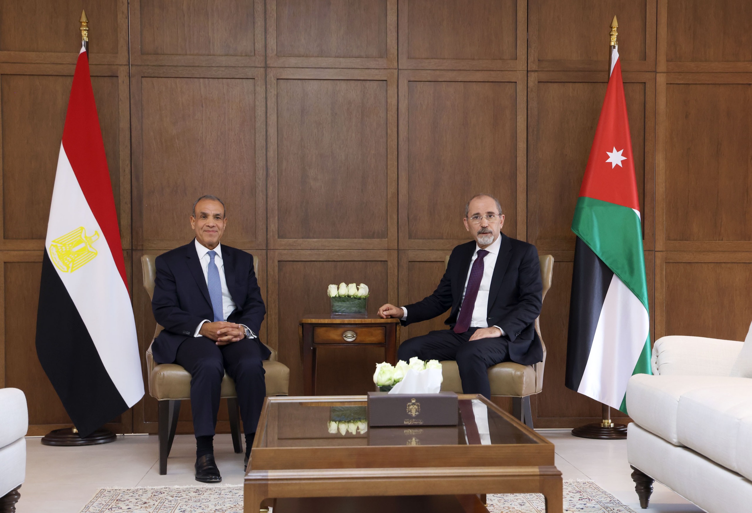  وزير الخارجية يلتقي نظيره المصري