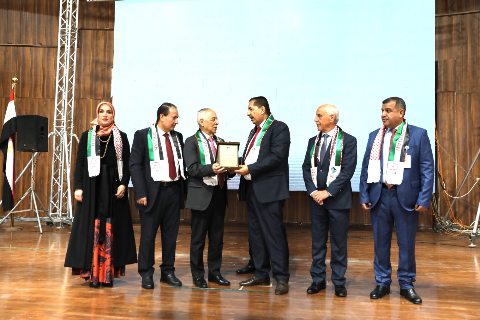  العيسوي يرعى احتفال جامعة جدارا بعيد ميلاد الملك ويفتتح معرض صور الهاشميين