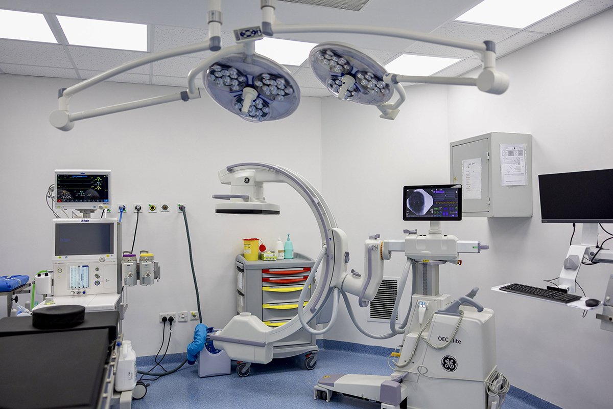 الملك يفتتح مجمع طب وجراحة الفم والأسنان العسكري في عمان