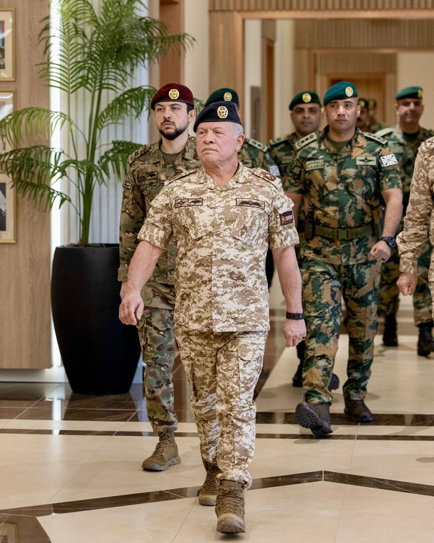  الملك يزور القيادة العامة للقوات المسلحة