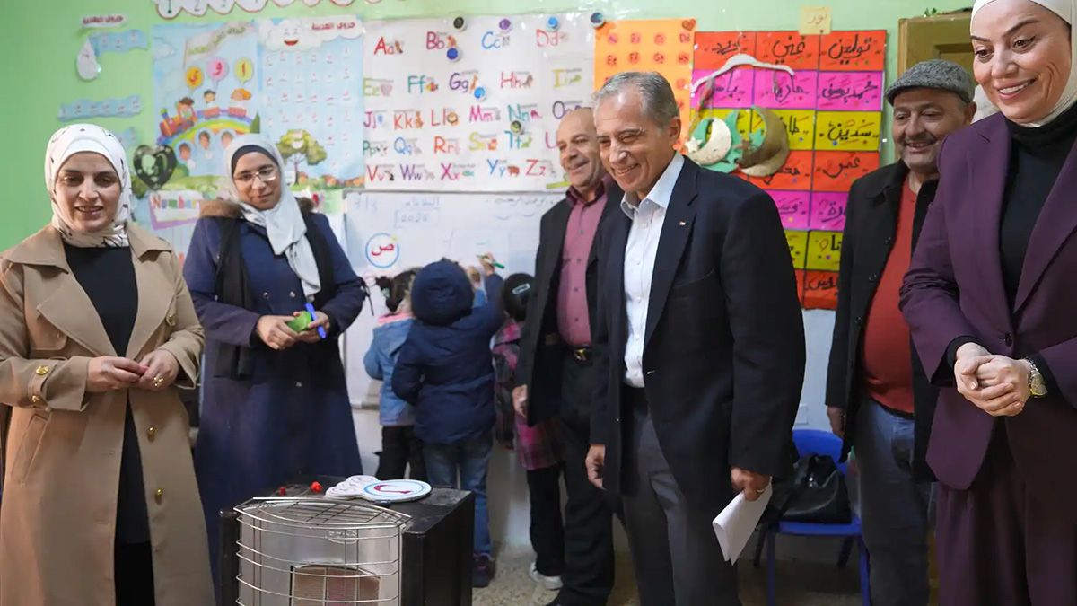 رئيس الوزراء يتفقد مواقع إنتاجية وخدمية في عجلون وإربد 