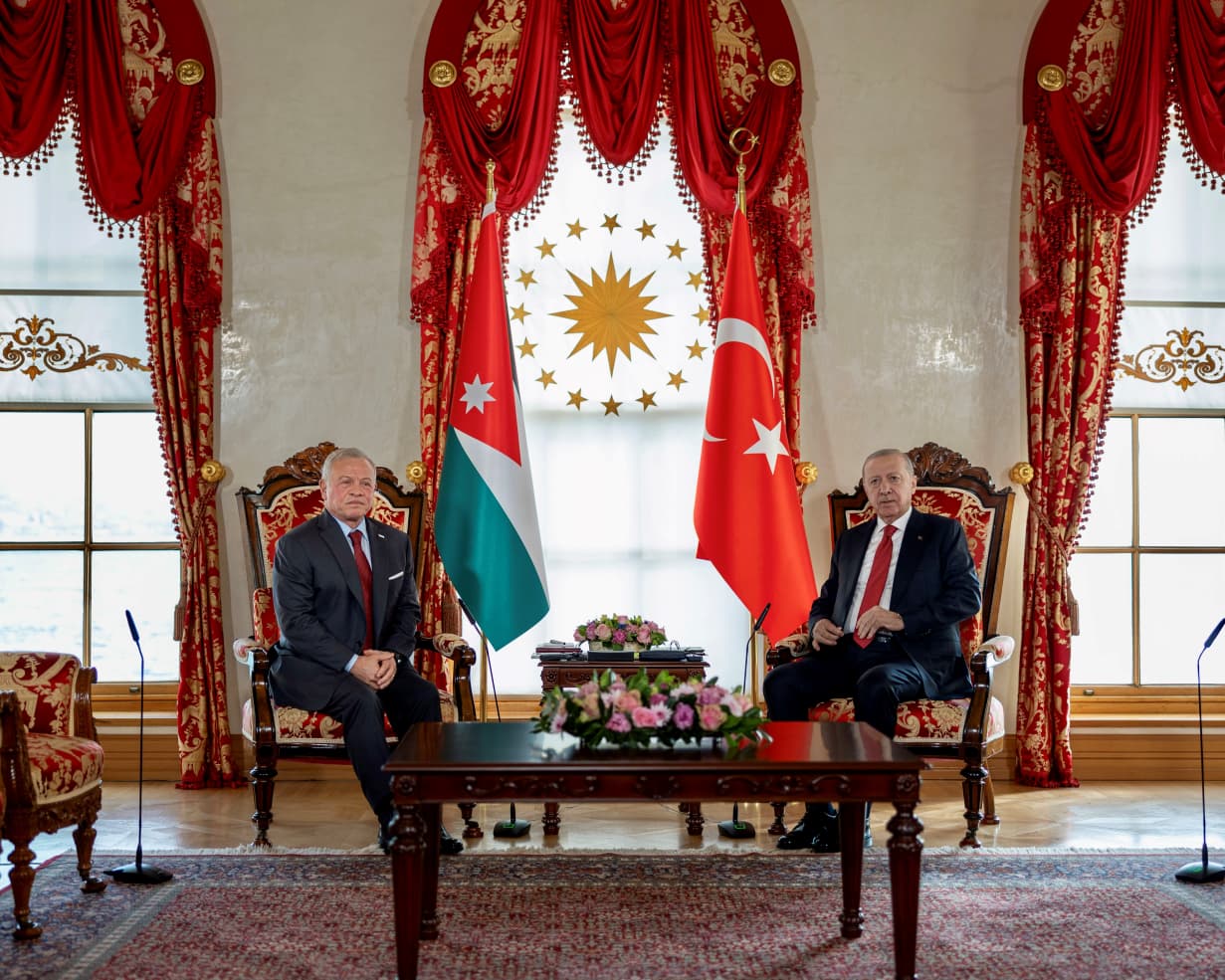  الملك والرئيس التركي يعقدان مباحثات في اسطنبول
