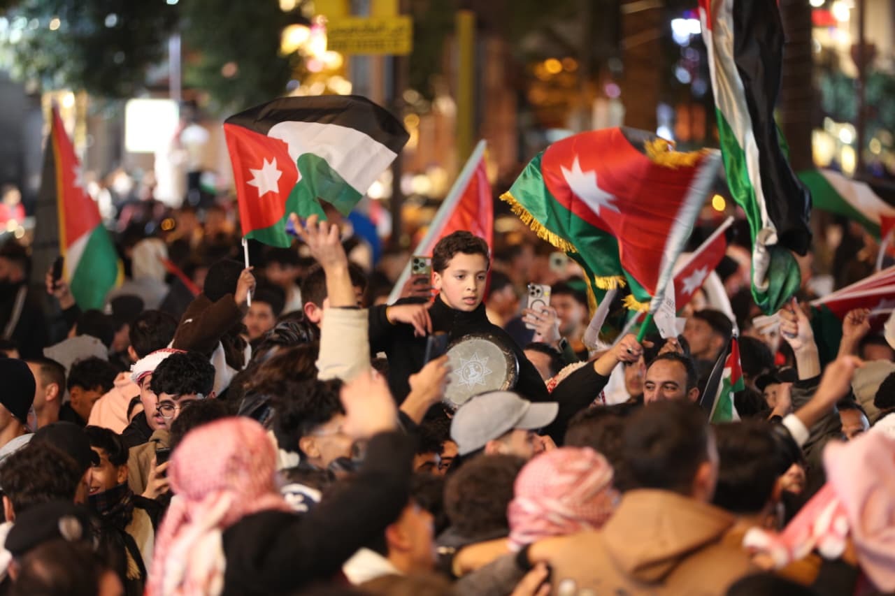  الجماهير الأردنية تخرج للشوارع احتفالا بتأهل "النشامى" إلى نهائي كأس العرب