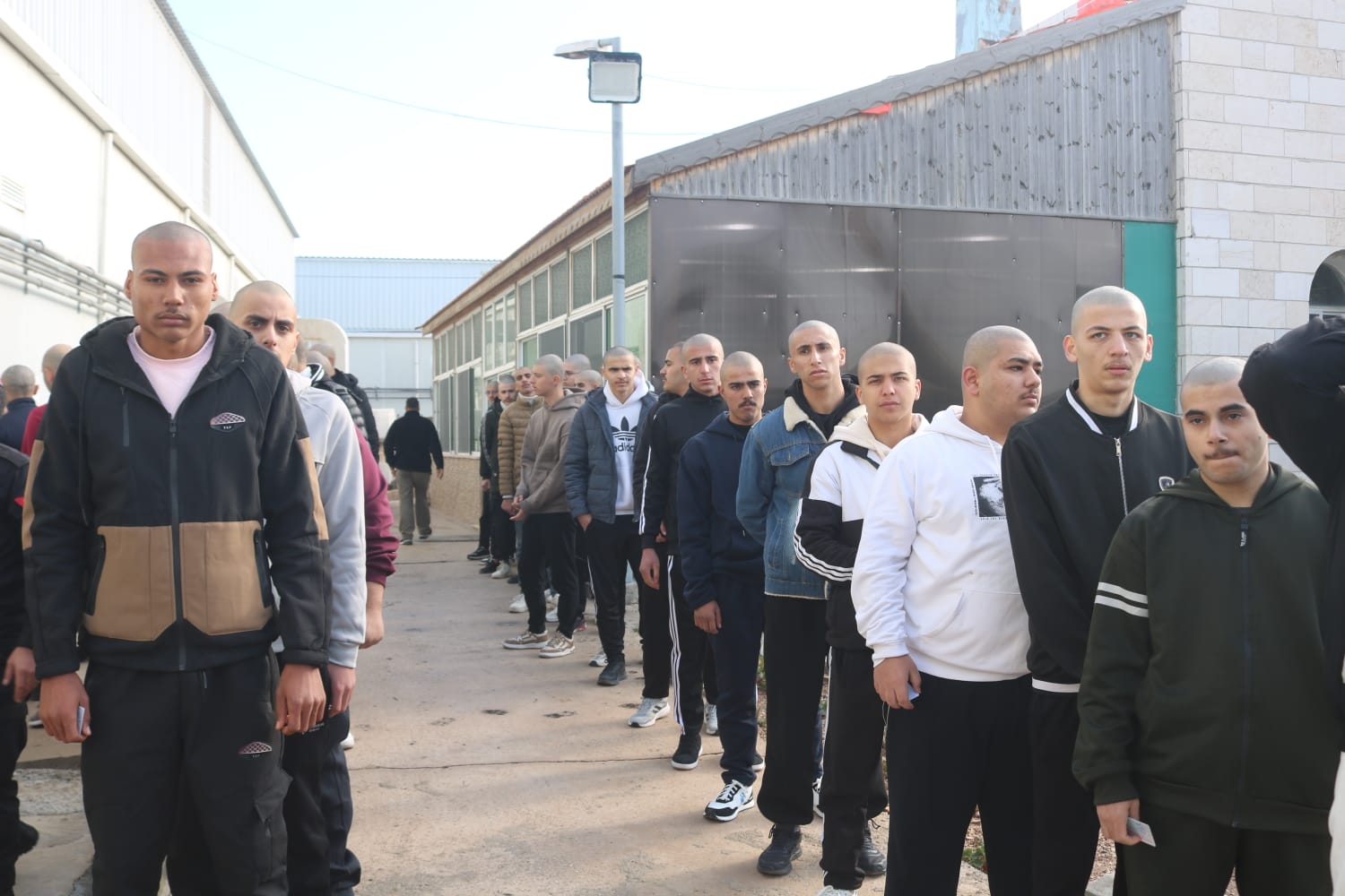 القوات المسلحة تبدأ بإجراء الفحوصات الطبية للمكلفين بخدمة العلم