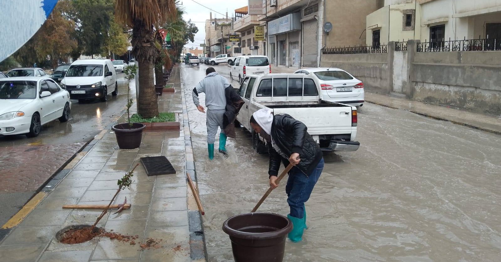  بلدية المفرق تكثف حالة الطوارئ خلال المنخفض الجوي