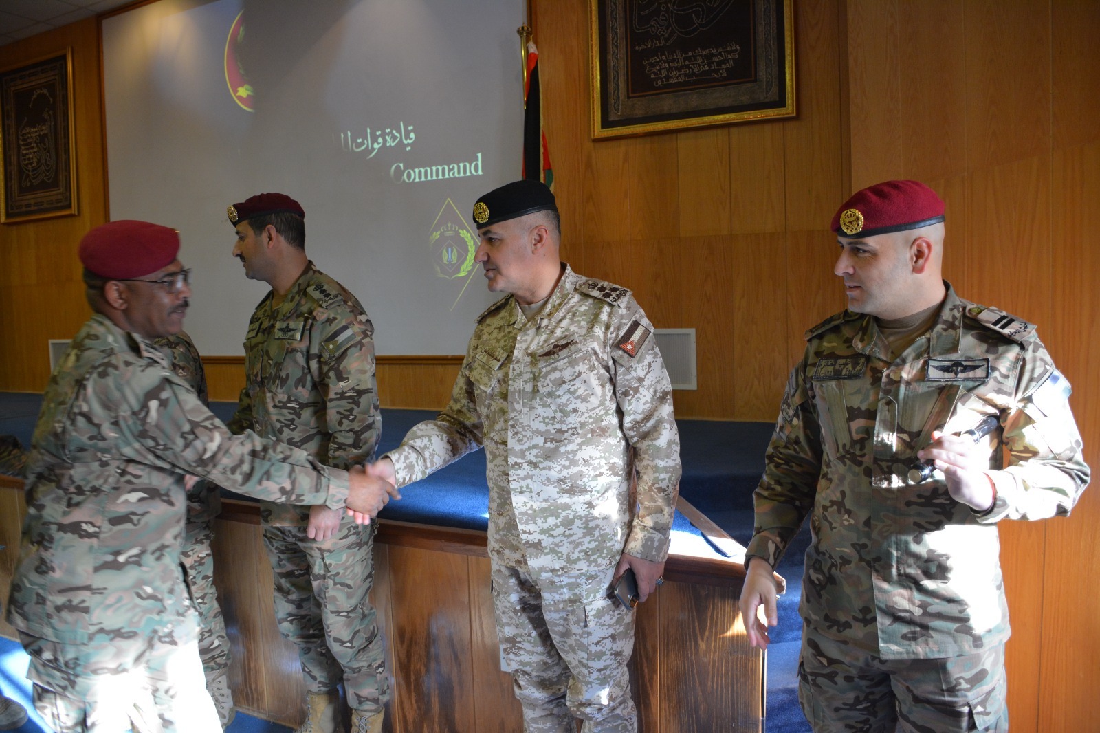  القوات المسلحة تشارك مرتباتها فرحة أول أيام الفطر السعيد وتعود المرضى من المتقاعدين والعاملين