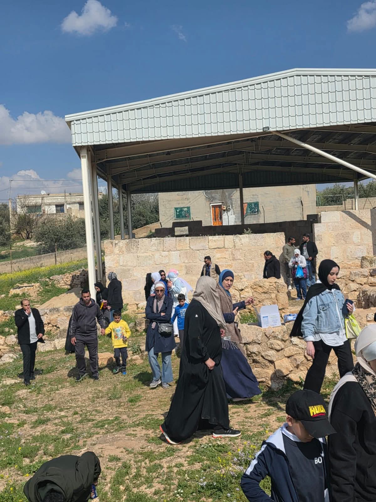  رحاب الأثرية تستقبل أولى رحلات "أردننا جنة" ضمن مسارات السياحة الداخلية