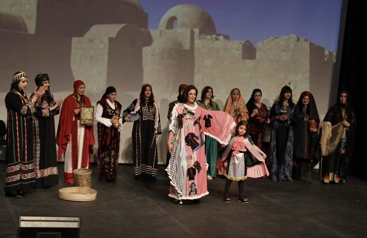  إشهار الثوب الوطني "خيوط المجد بين الهوية والوصاية" في المركز الثقافي الملكي