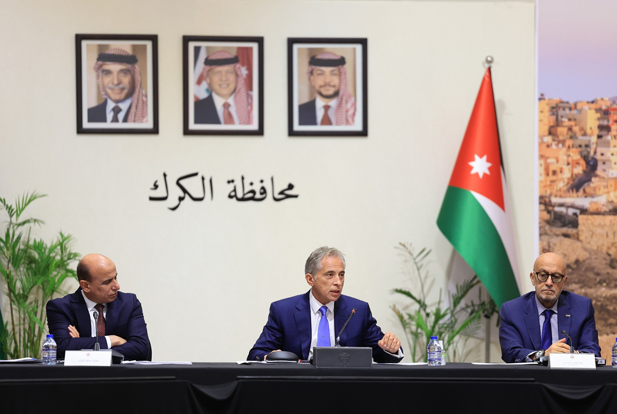  رئيس الوزراء خلال جلسة مجلس الوزراء في الكرك : نسبة الإنجاز في المشاريع التي التزمنا بها ضمن الرُّؤية التنمويّة لمحافظة الكرك 85% وسننجزها بالكامل خلال العام الحالي والمقبل