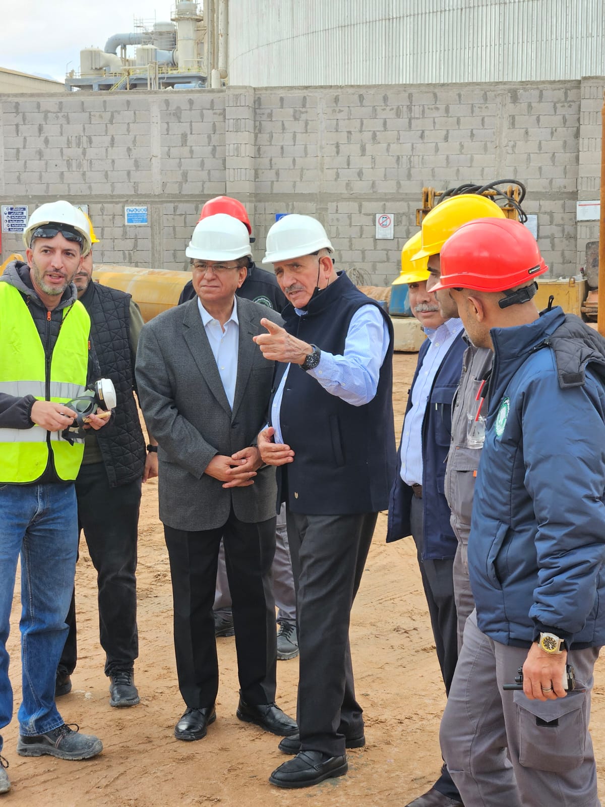  الذنيبات يتفقد مواقع عمل شركة الفوسفات بالعقبة