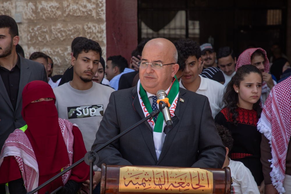 احتفالات وطنية واسعة بيوم العلم الأردني في مختلف المحافظات