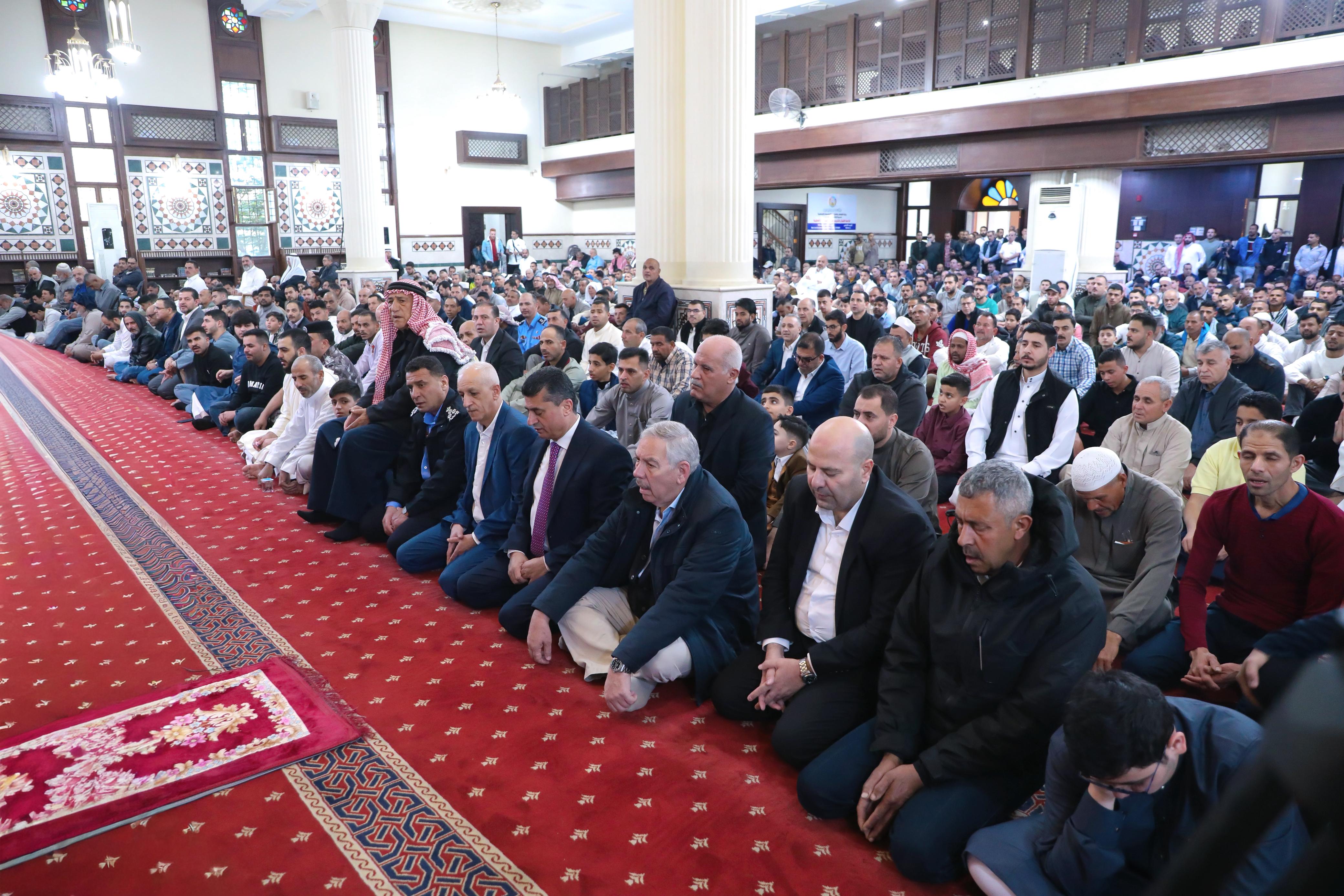  العقبة تحتفي بعيد الفطر بمشاركة واسعة في صلاة العيد